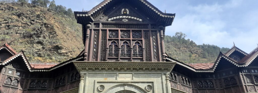 Exquisite wooden carving in Padam palace